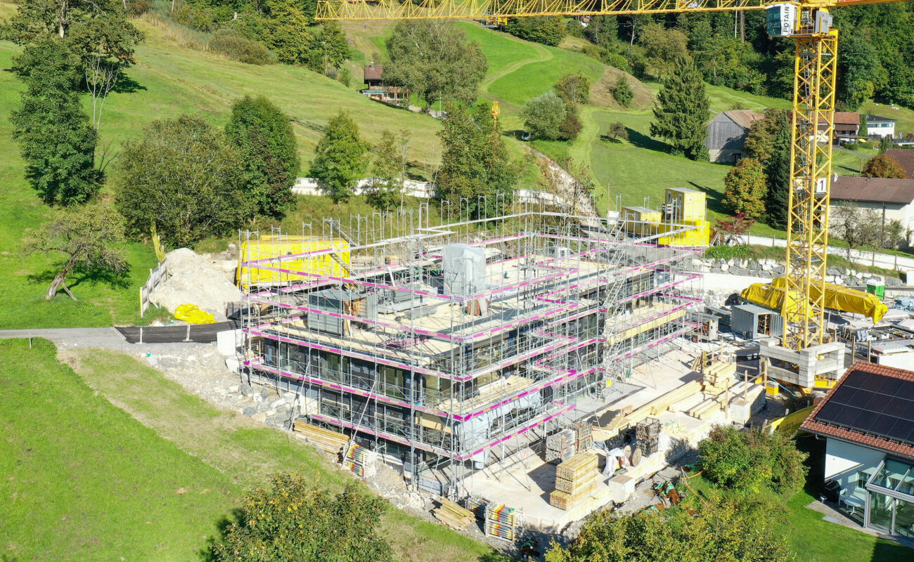 Mehrfamilienhäuser «wiitsicht», Rickenbach SZ, Aufrichten