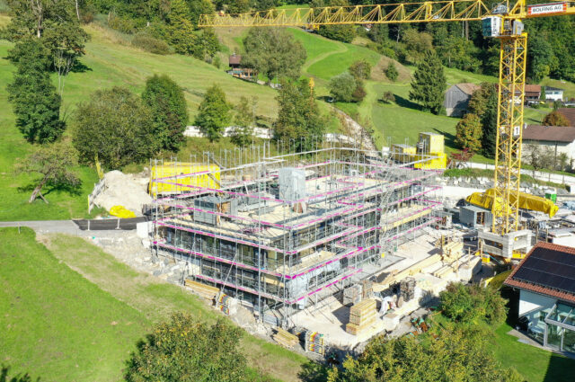 Mehrfamilienhäuser «wiitsicht», Rickenbach SZ, Aufrichten