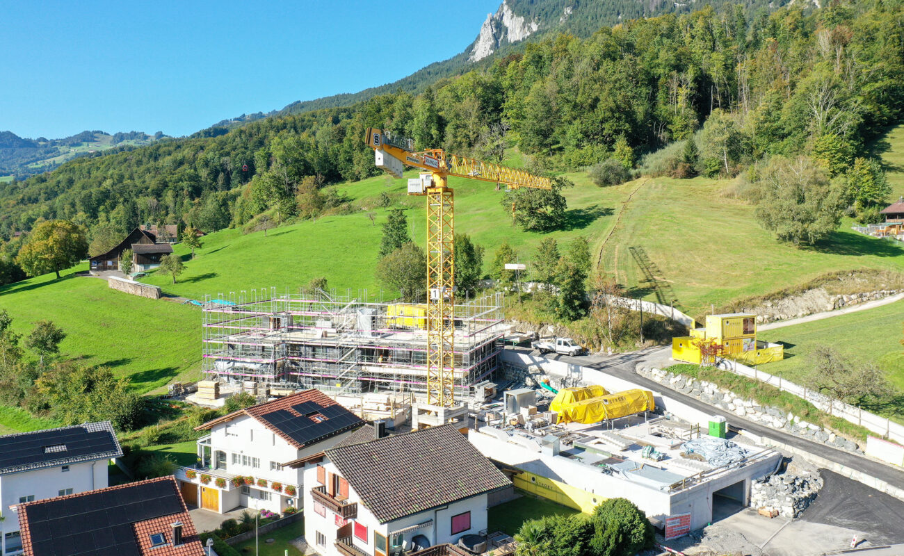 Mehrfamilienhäuser «wiitsicht», Rickenbach SZ, Aufrichten